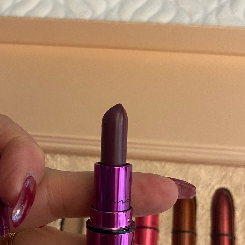 MAC Cosmetics Vibrant Lipstick Collection - Picture 11 of 12
